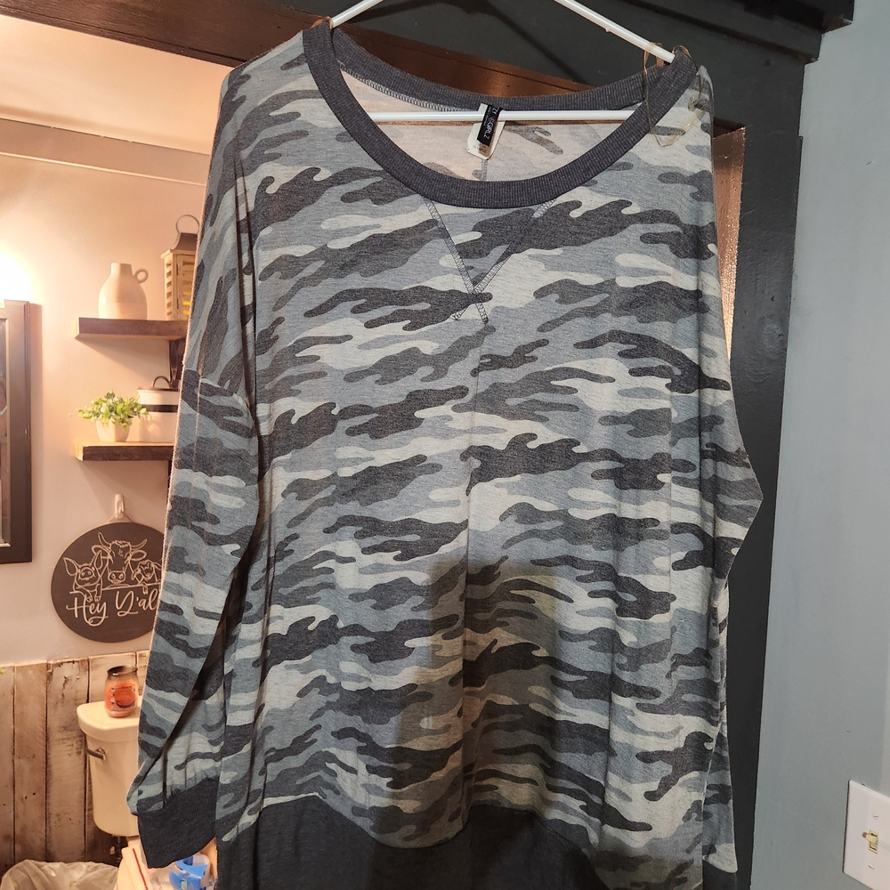 Women's Camouflage Sweatshirt